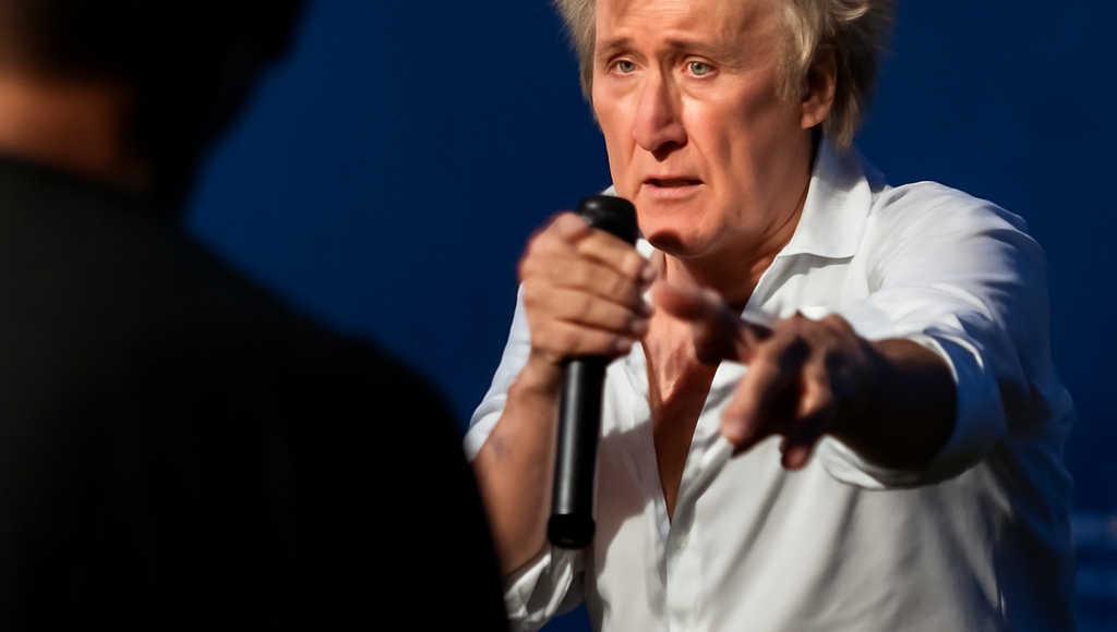 Εκνευρίστηκε με θεατή στη συναυλία του στην Αθήνα ο Ροντ Στιούαρτ – Όλες οι λεπτομέρειες – Ο Ροντ Στιούαρτ σταμάτησε τη συναυλία του στην Αθήνα λόγω θεατή που εμπόδιζε τη θέα, π...