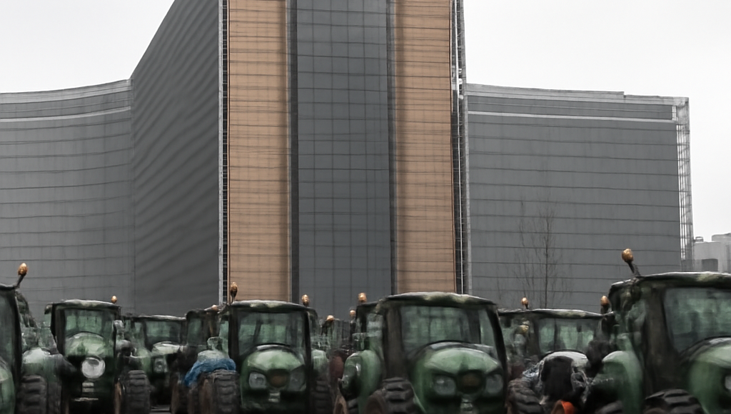 Βρυξέλλες: Νυχτερινό… μπλόκο αγροτών μπροστά από το κτίριο της Ευρωπαϊκής Επιτροπής – Πάνω από 100 τρακτέρ απέκλεισαν την λεωφόρο – Πώς αντιδρά ο κόσμος – Πάνω από 100 αγροτικά ...