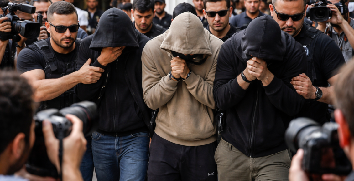 Ελλάδα: Φονική συμπλοκή στην Πάτρα: Παραδόθηκαν οι τρεις από τους κατηγορούμενους για τον θάνατο του 30χρονου – Τρεις κατηγορούμενοι παραδόθηκαν για τη φονική συμπλοκή στην Πάτρ...