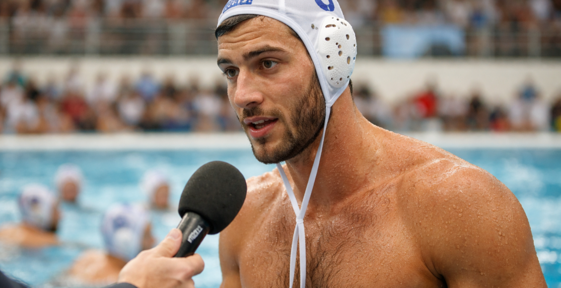 Κώστας Κάκαρης: «Θα κυνηγήσουμε το μετάλλιο στα τελικά του World Cup» – Πώς αντιδρά ο κόσμος – Ο Κώστας Κάκαρης δηλώνει έτοιμος να κυνηγήσει το μετάλλιο με την εθνική πόλο στα τ...